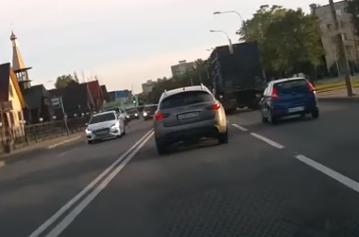 Чуть голову не переехали: видео